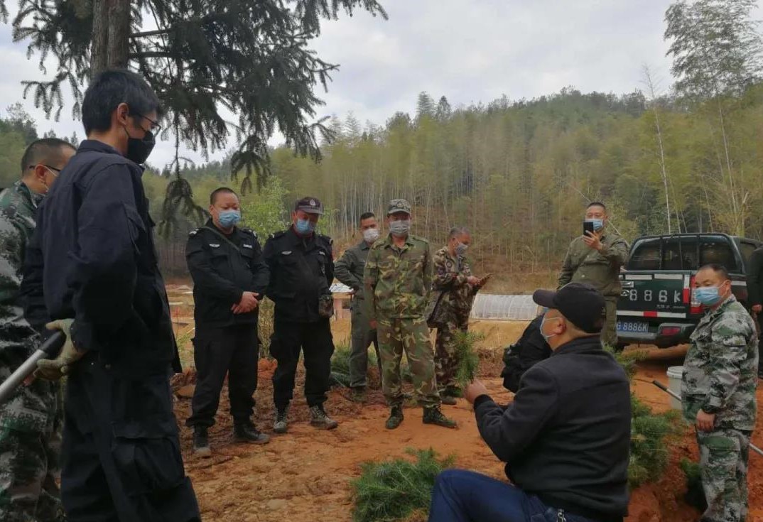 青山掛白我復(fù)綠 防疫復(fù)工添色彩 ——資源保護(hù)部義務(wù)突擊隊(duì)工作紀(jì)實(shí) 青山掛白我復(fù)綠 防疫復(fù)工添色彩 ——資源保護(hù)部義務(wù)突擊隊(duì)工作紀(jì)實(shí)